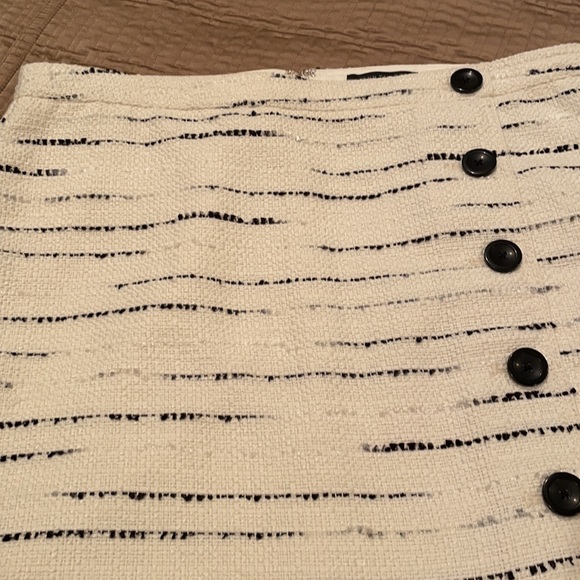 Ann Taylor skirt, nubby fabric, polyester blend, machine wash, 14 P - Picture 3 of 7